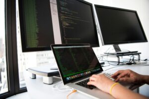 | Blog | 2 pexels divinetechygirl 1181675